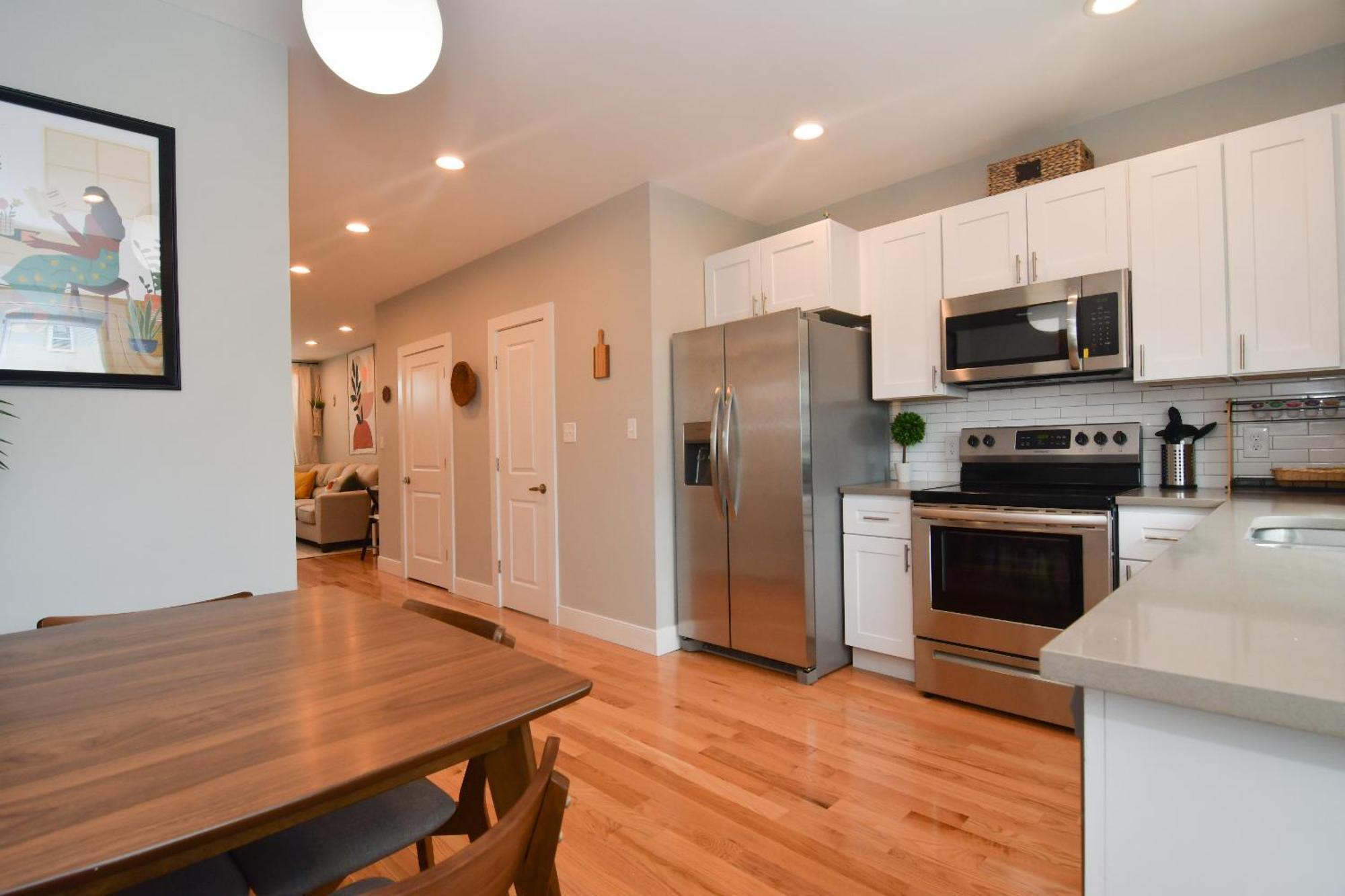 Beautiful Home W/ Rooftop Deck Within A 5 Mintue Walk To Johns Hopkins Hospital Baltimore Exterior photo