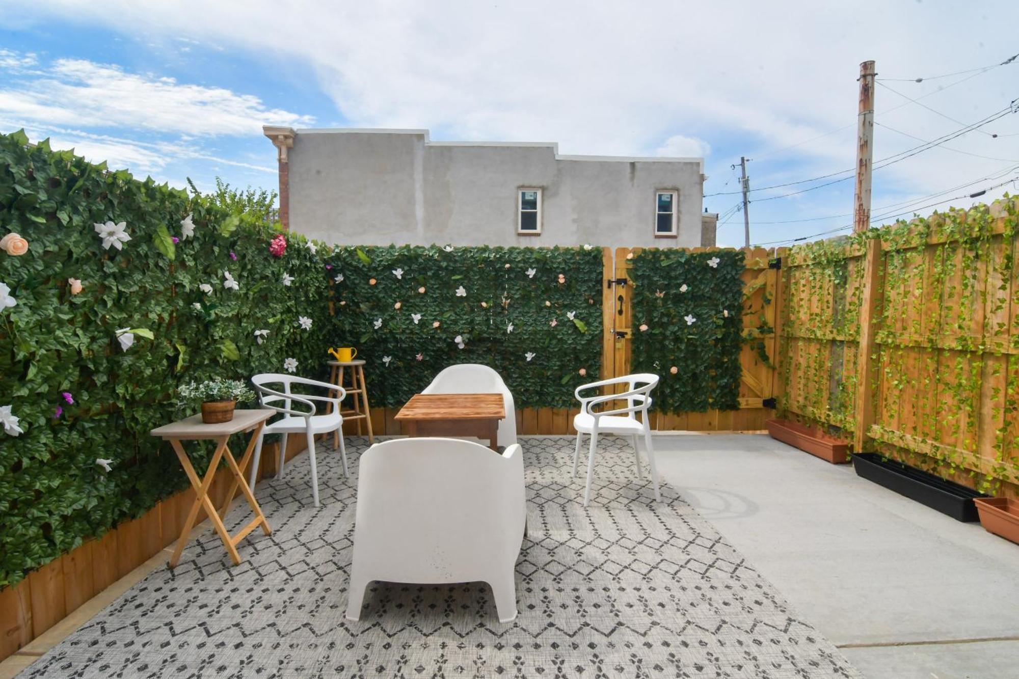 Beautiful Home W/ Rooftop Deck Within A 5 Mintue Walk To Johns Hopkins Hospital Baltimore Exterior photo